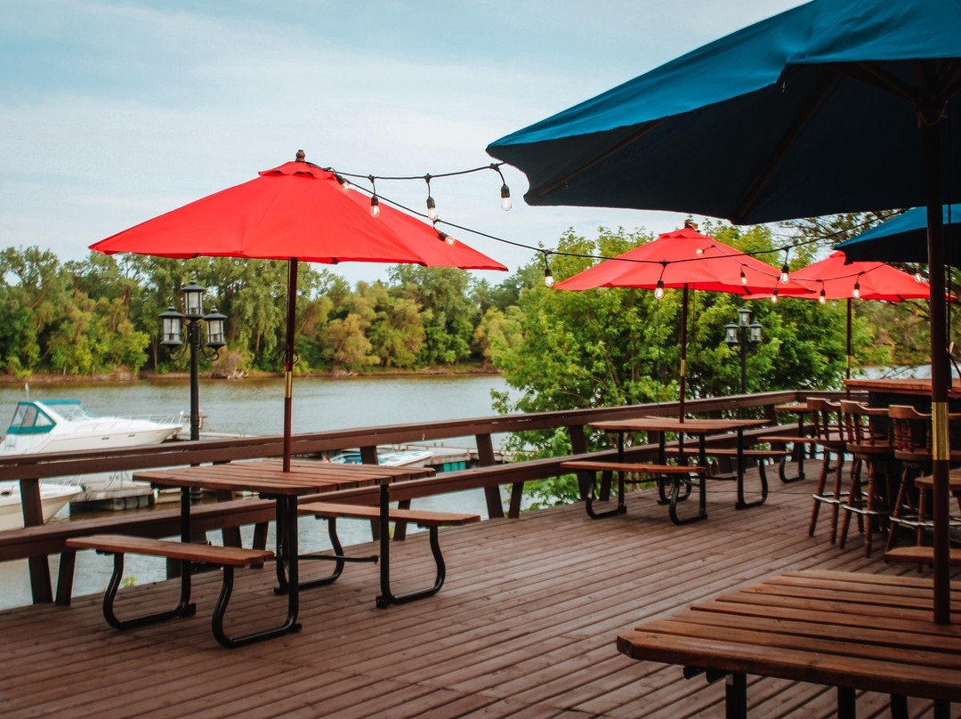 West St. Paul餐馆和美食-The Royal Manitoba Yacht Club & Dockside Restaurant & Bar