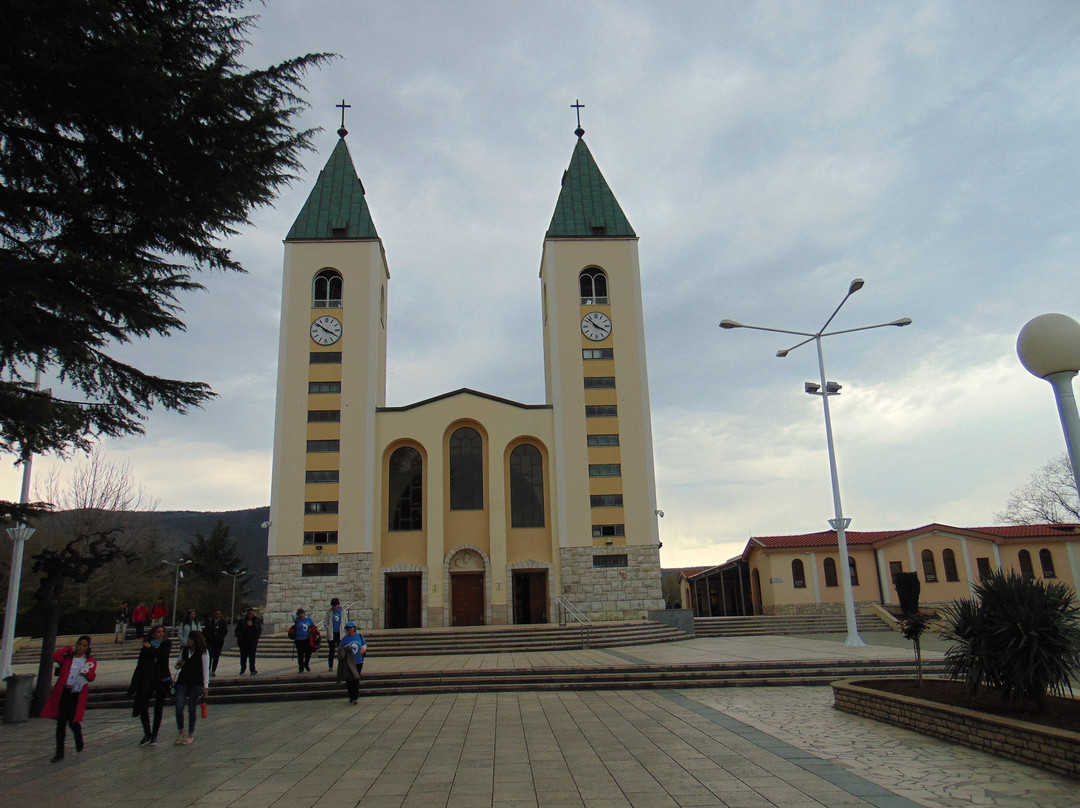St. James' Parish Church景点图片