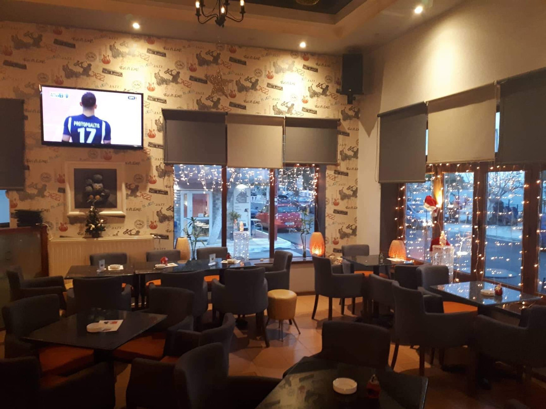 Gimno餐馆和美食-Kouros Cafe