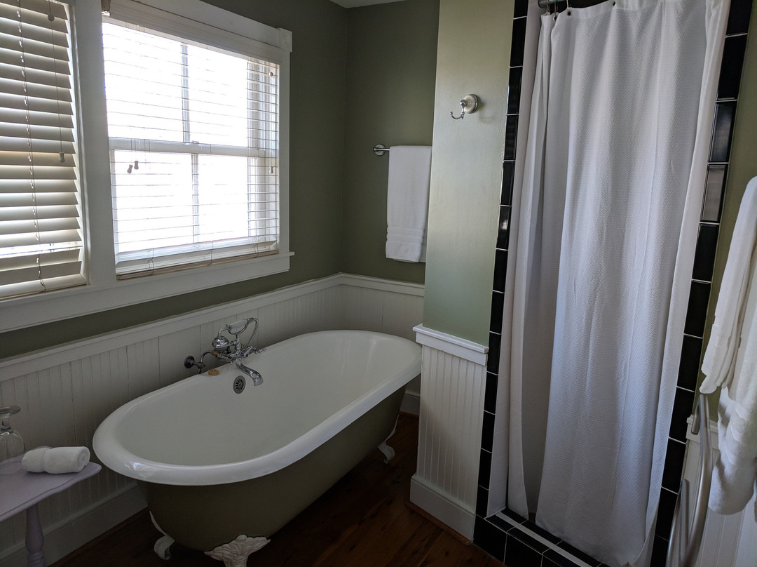 Hopkins Ordinary Bed & Breakfast主图