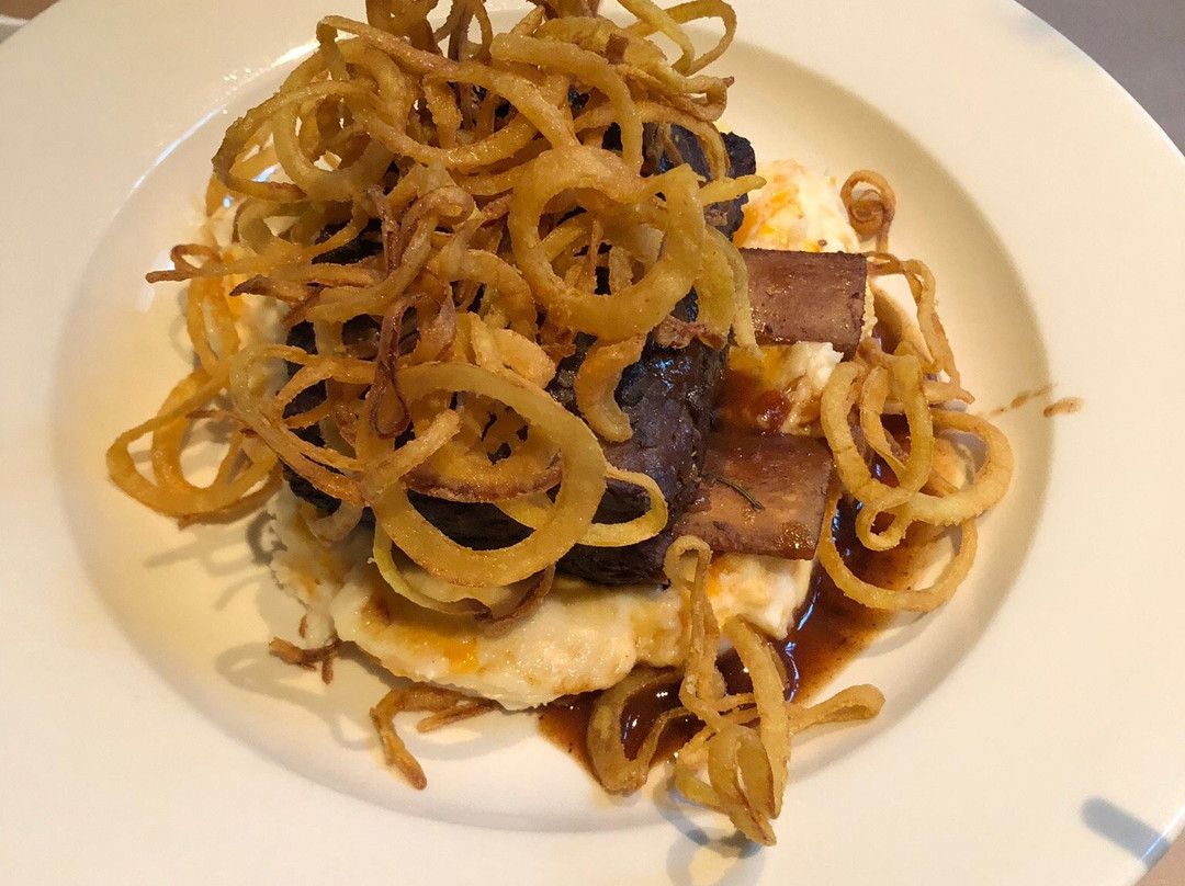 Dee's Wood Fired Pizza & Kitchen