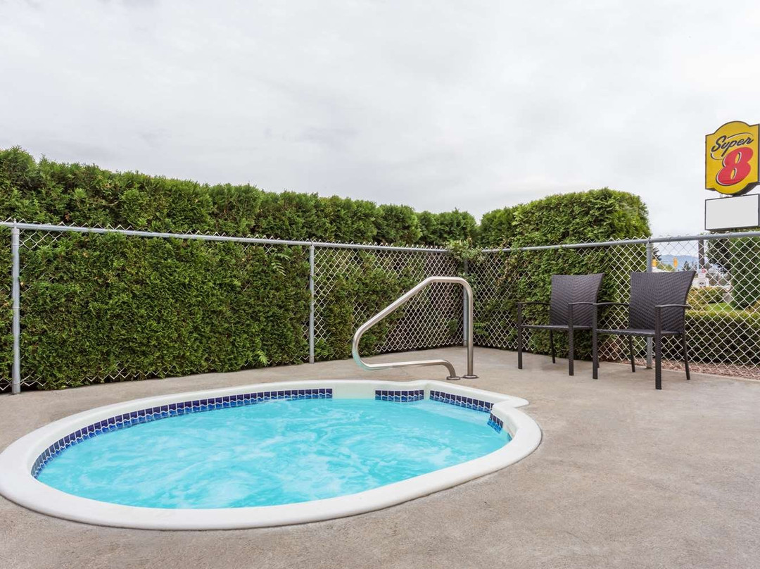 Super 8 By Wyndham Lake Country/winfield Area主图