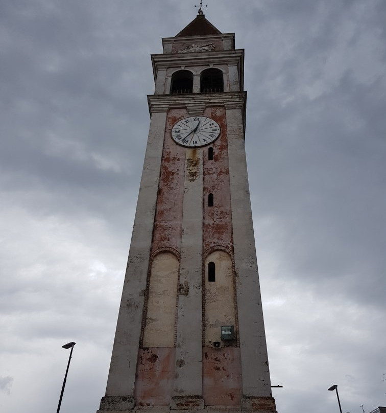 Torre dell'orologio S. Andrea-基奥贾必去景点