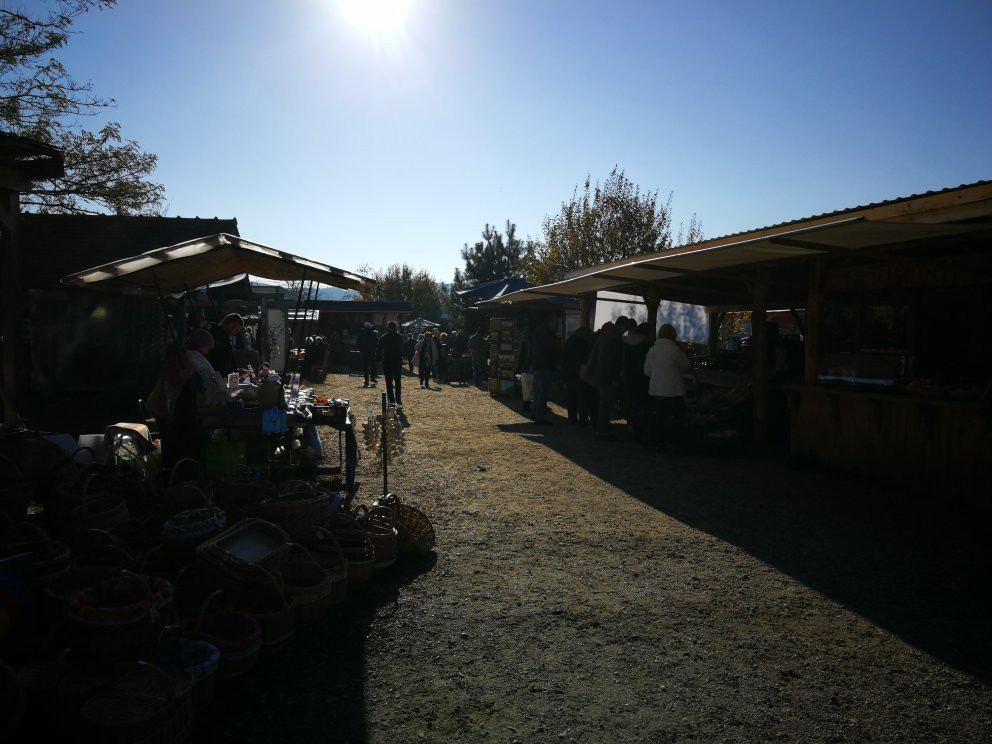 Liliomkert Market景点图片