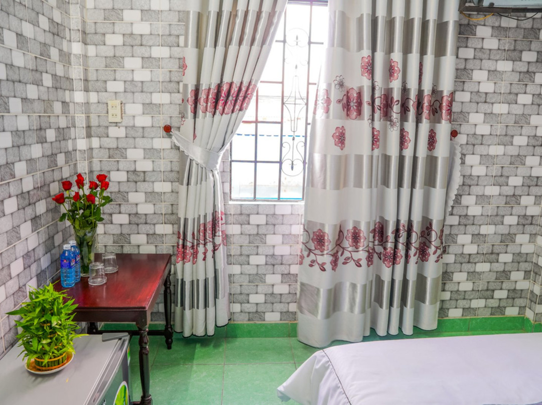 Royal Crest Hotel主图