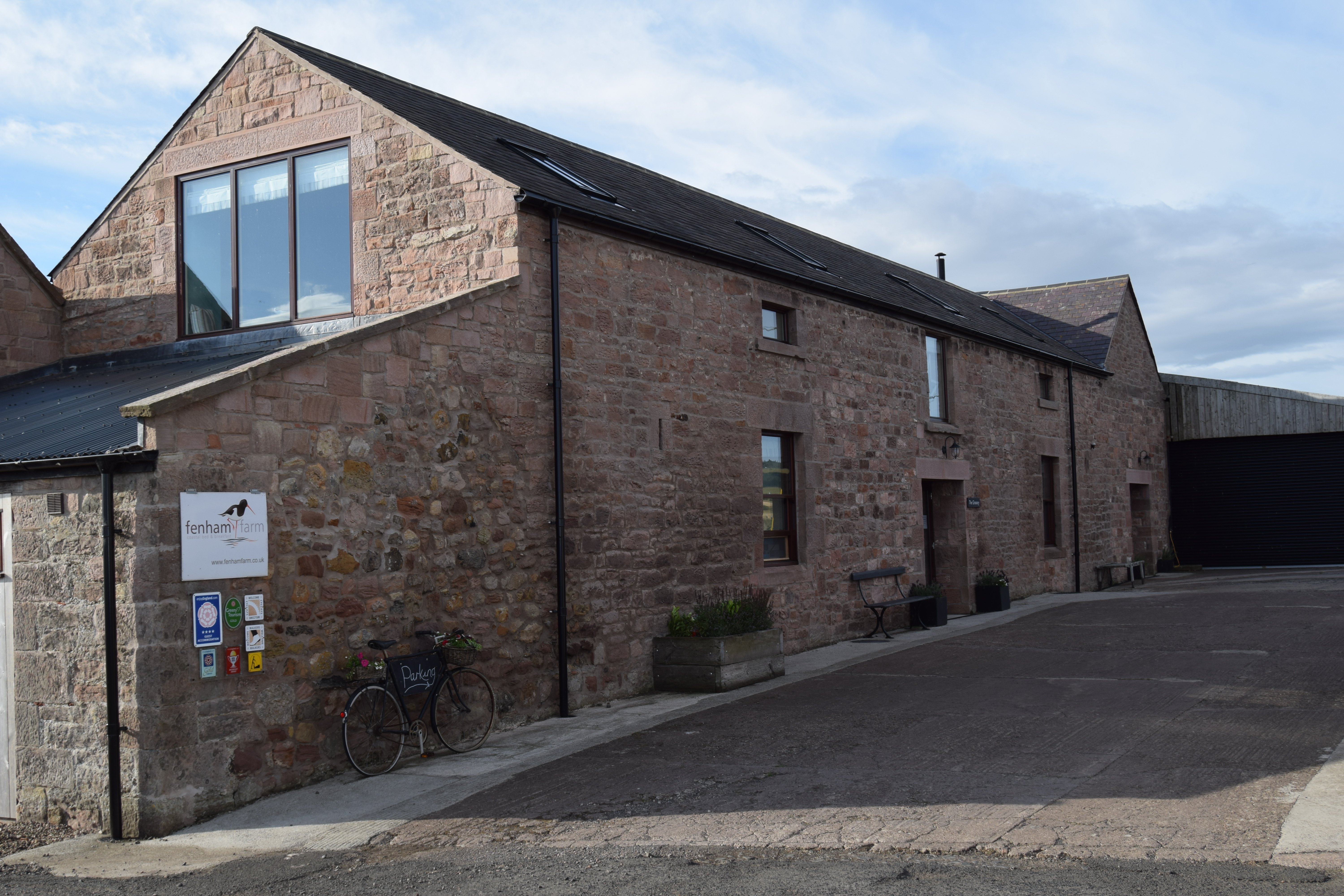 Fenham Farm Coastal Retreat-泳池