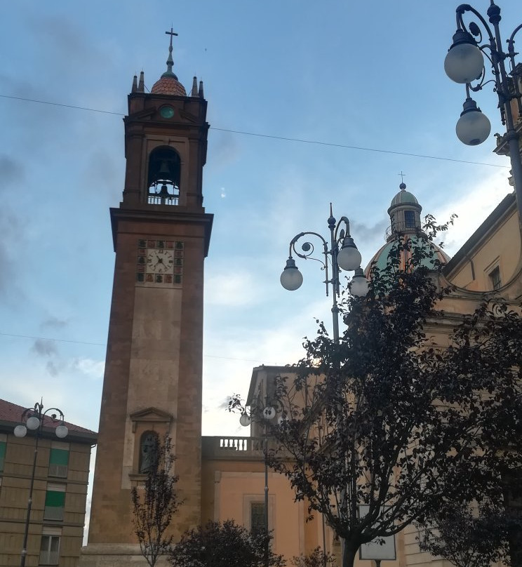Piazza Umberto I-卡尔塔吉罗内必去景点