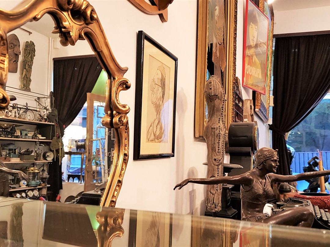 Tomis Antiques景点图片