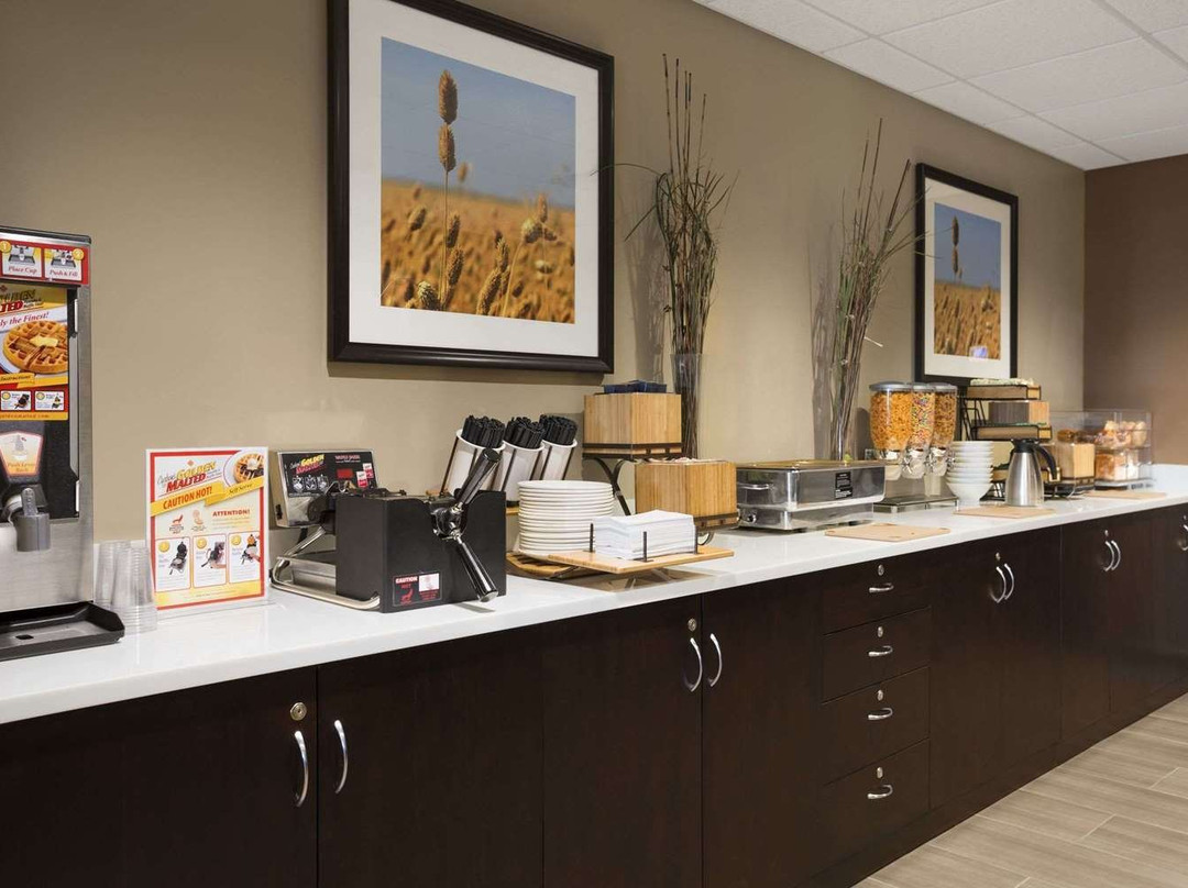 Microtel Inn & Suites by Wyndham Weyburn主图