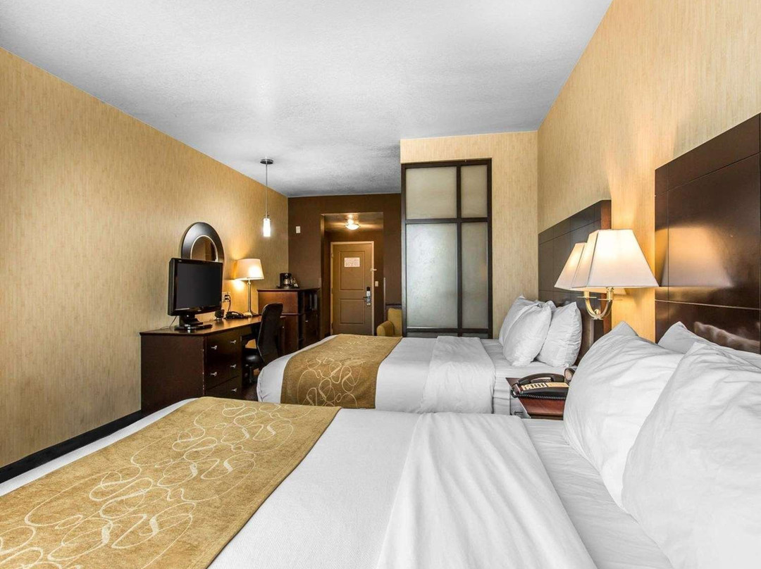 洛杉矶工业城附近舒适套房酒店主图