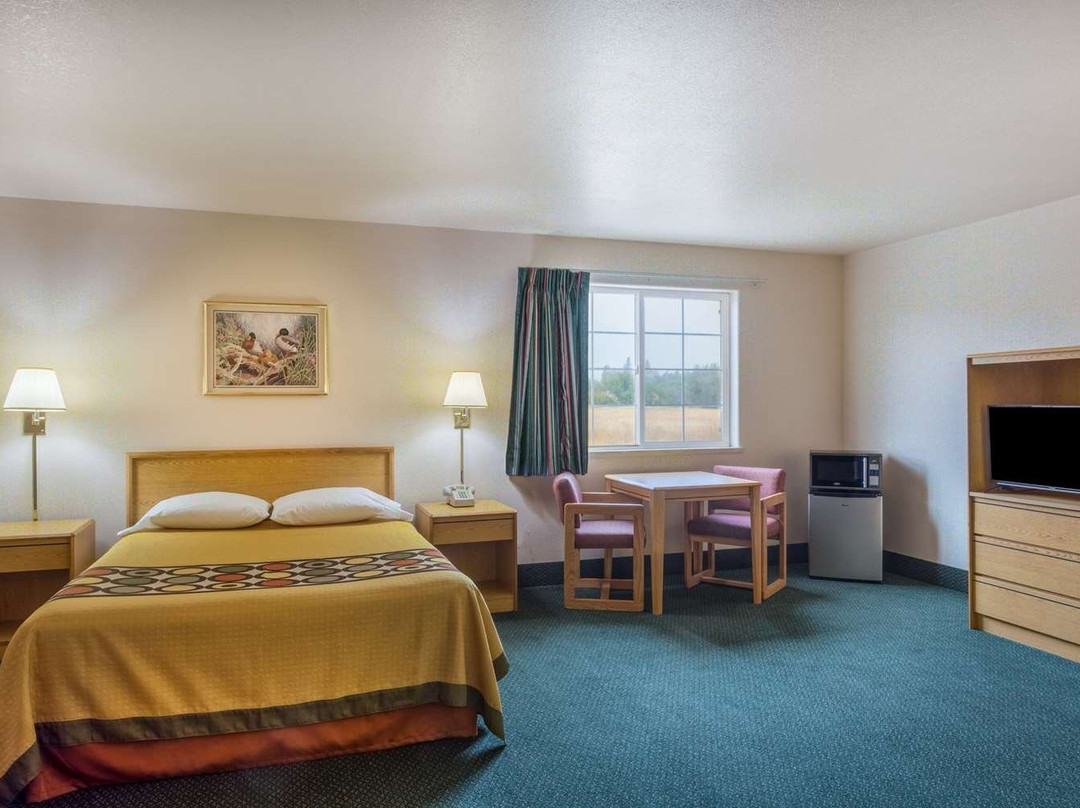 Super 8 by Wyndham Hamilton主图