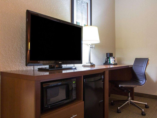 Comfort Inn & Suites Convention Center主图