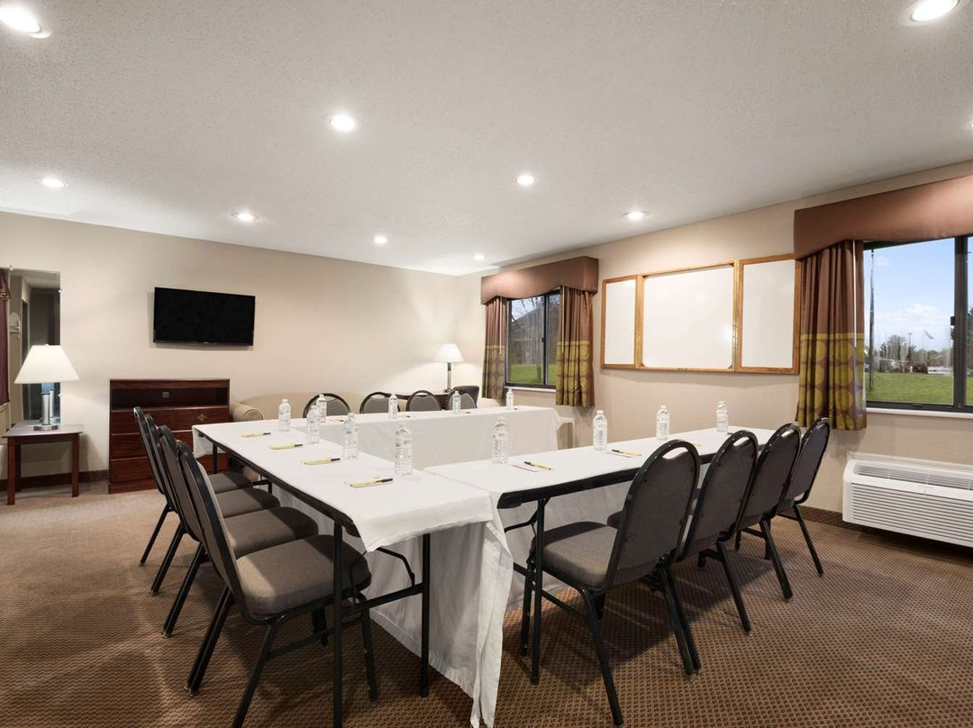 Super 8 by Wyndham Green Bay I-43 Bus. Park主图