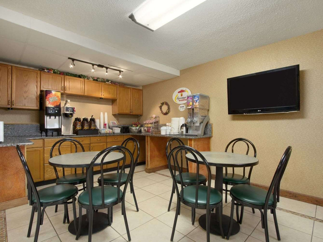 Super 8 by Wyndham Homewood Birmingham Area主图