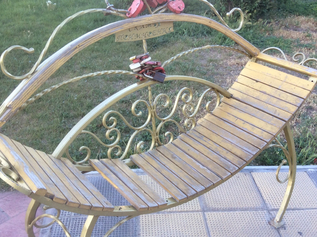 Sculpture Lovebirds Bench-阿斯特拉罕必去景点