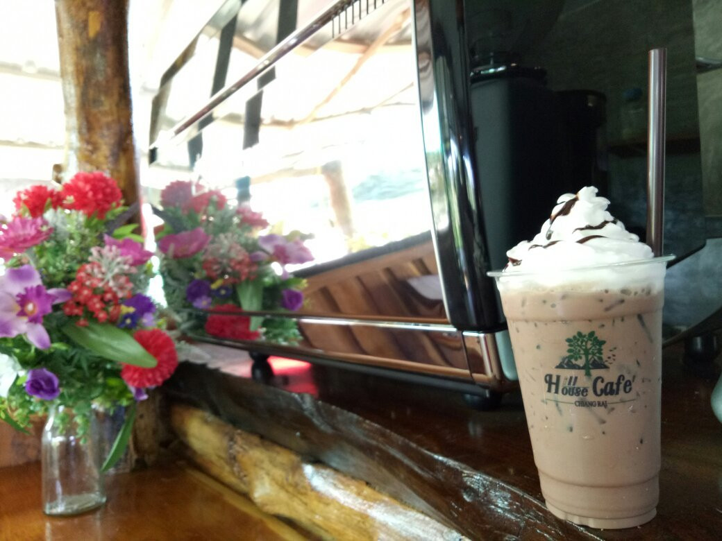 Tha Sut餐馆和美食-Hill House Cafe'