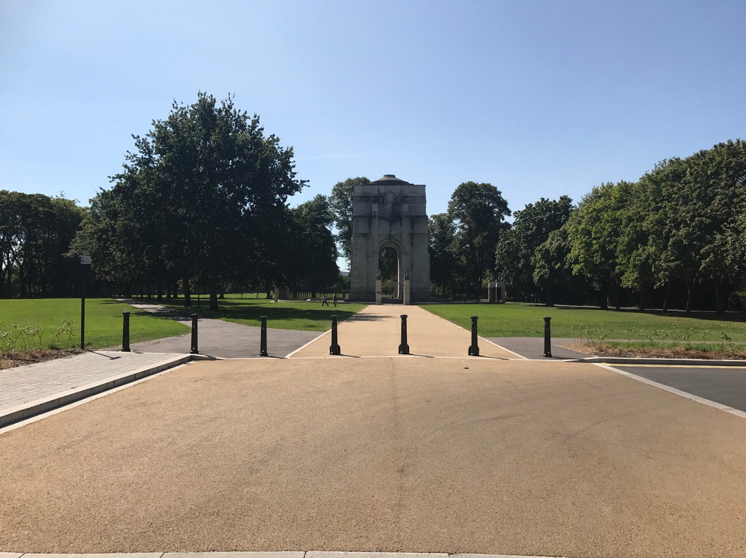 The Arch of Rememberance景点图片
