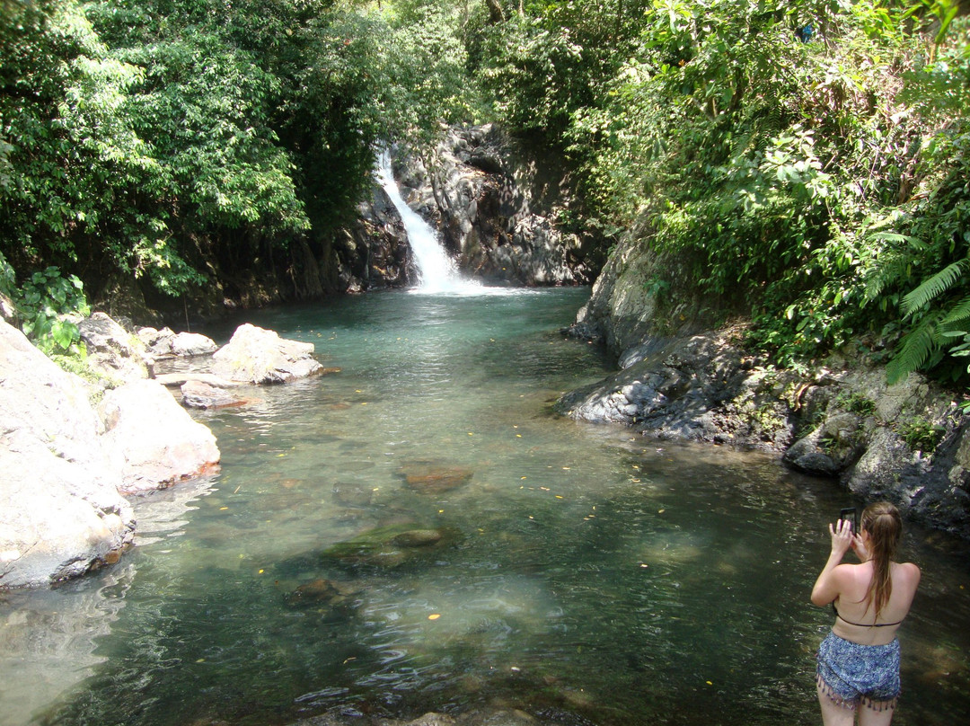 Kroya Waterfall景点图片