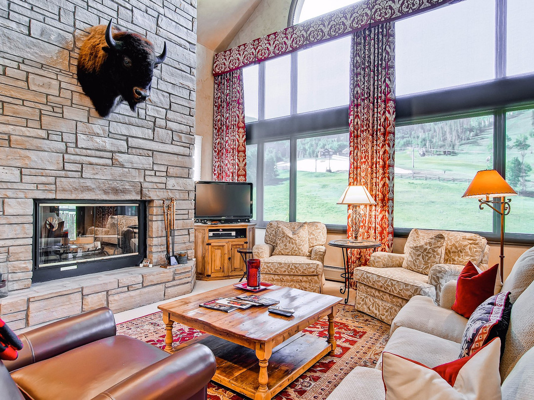 Highlands Slopeside by East West Hospitality