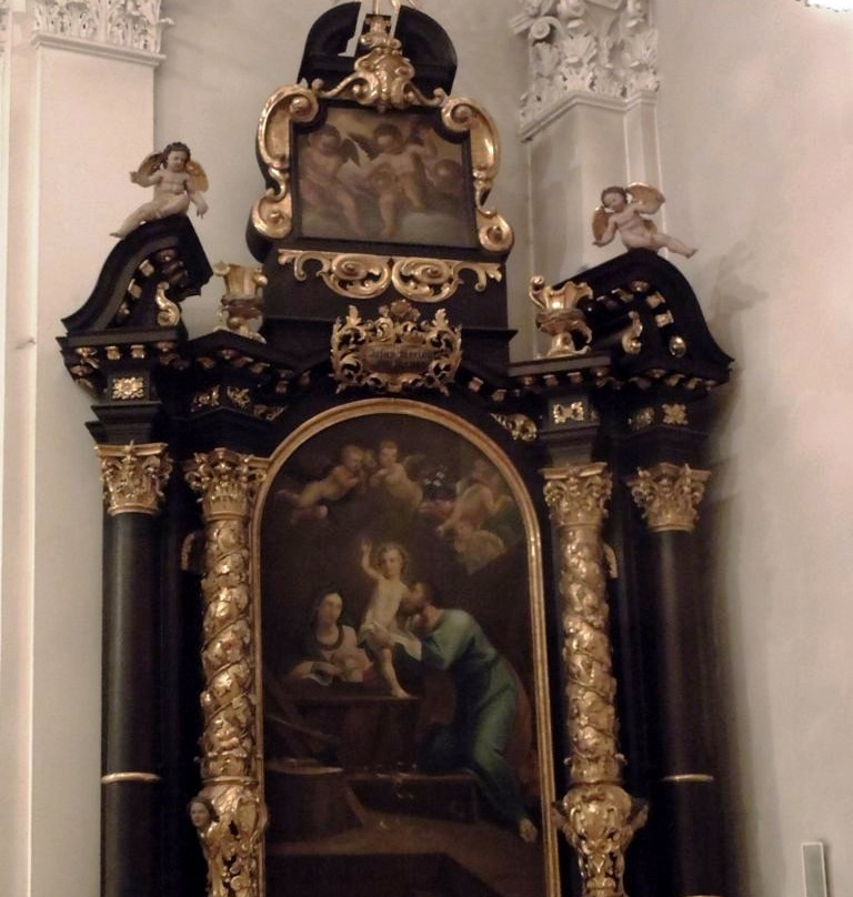 Evangelische Dreieinigkeitskirche-霍伊特必去景点