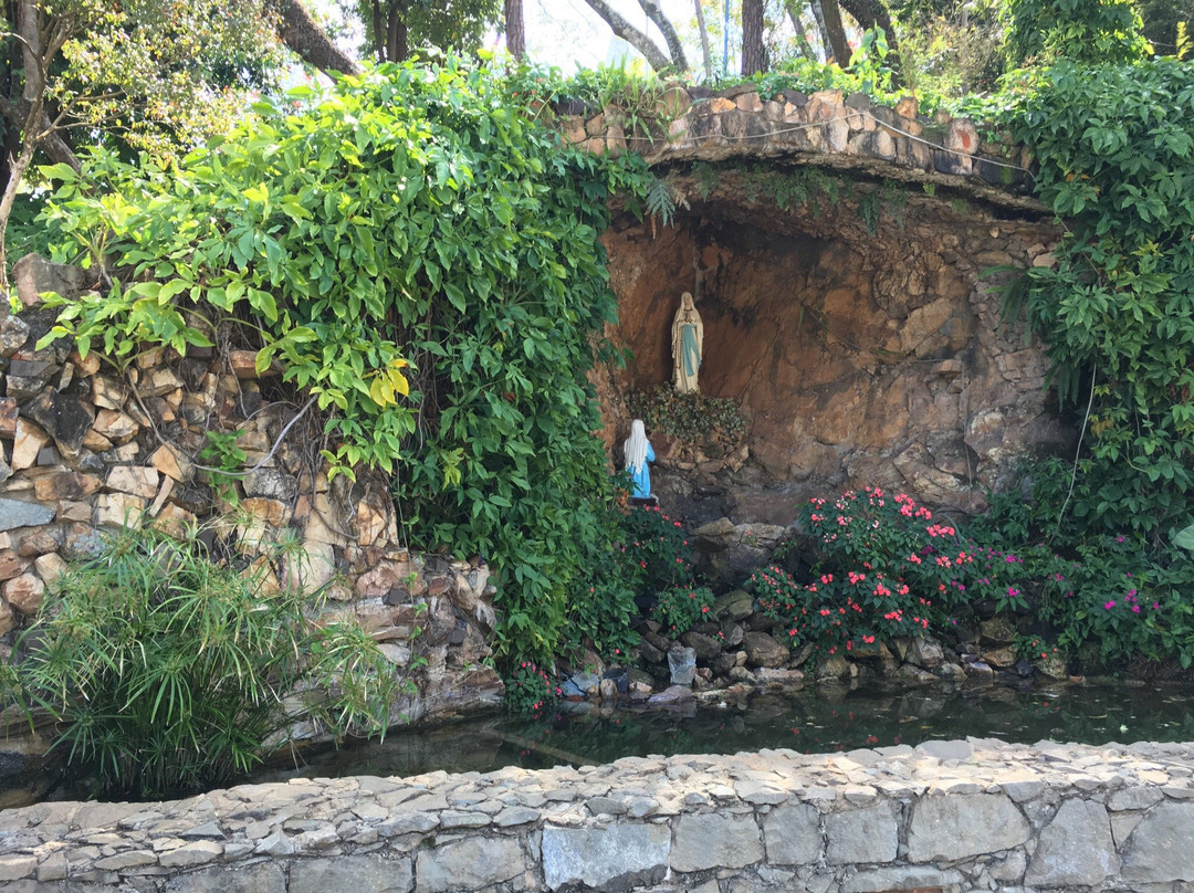 Gruta Nossa Senhora das Lourdes-Aguas da Prata必去景点