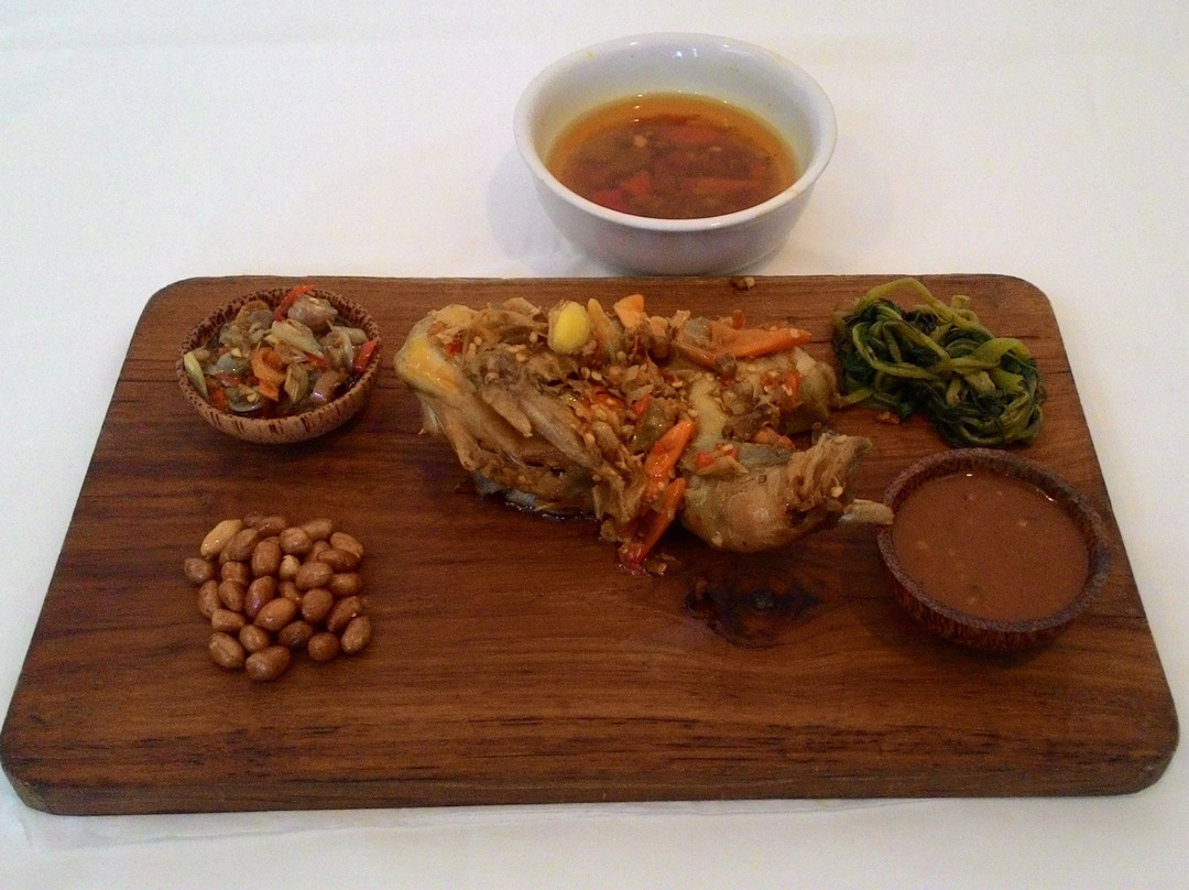 吉利马努克餐馆和美食-Ayam Betutu Bu Lina Gilimanuk