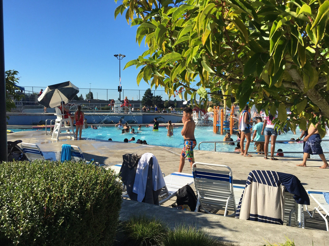 Henry Moses Aquatic Center-伦顿必去景点