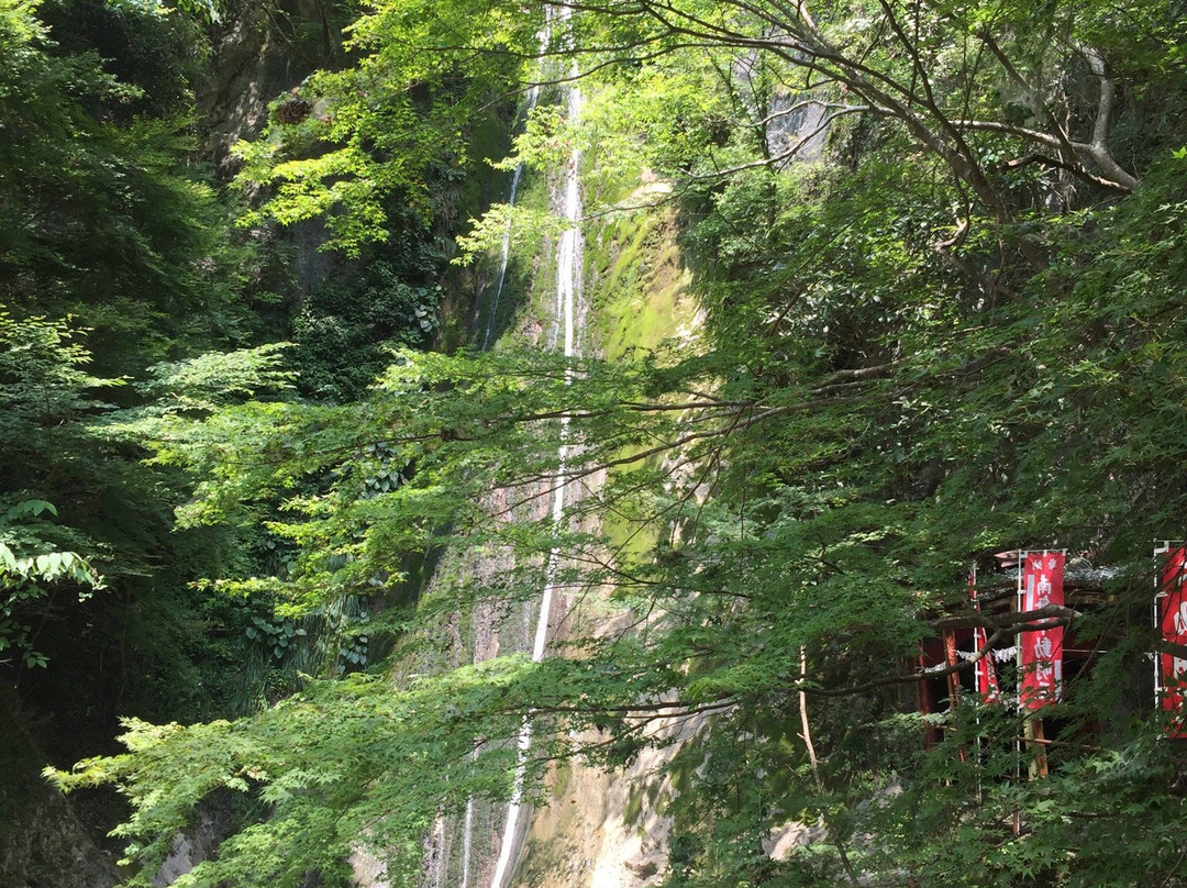 Kinugake Falls-新见市必去景点