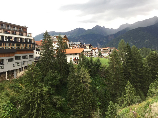 Peaks Alpine Bar-瑟弗浩斯必去景点