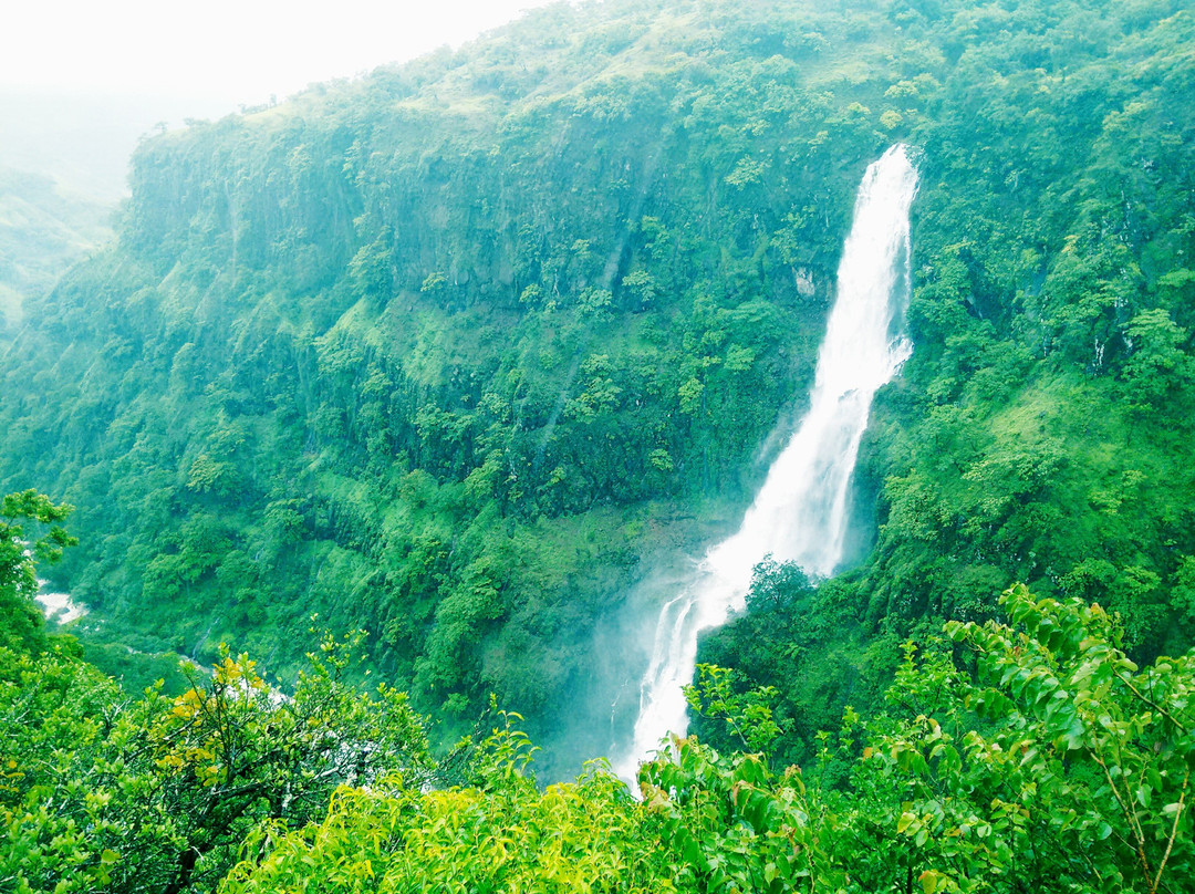 Thoseghar Waterfall景点图片