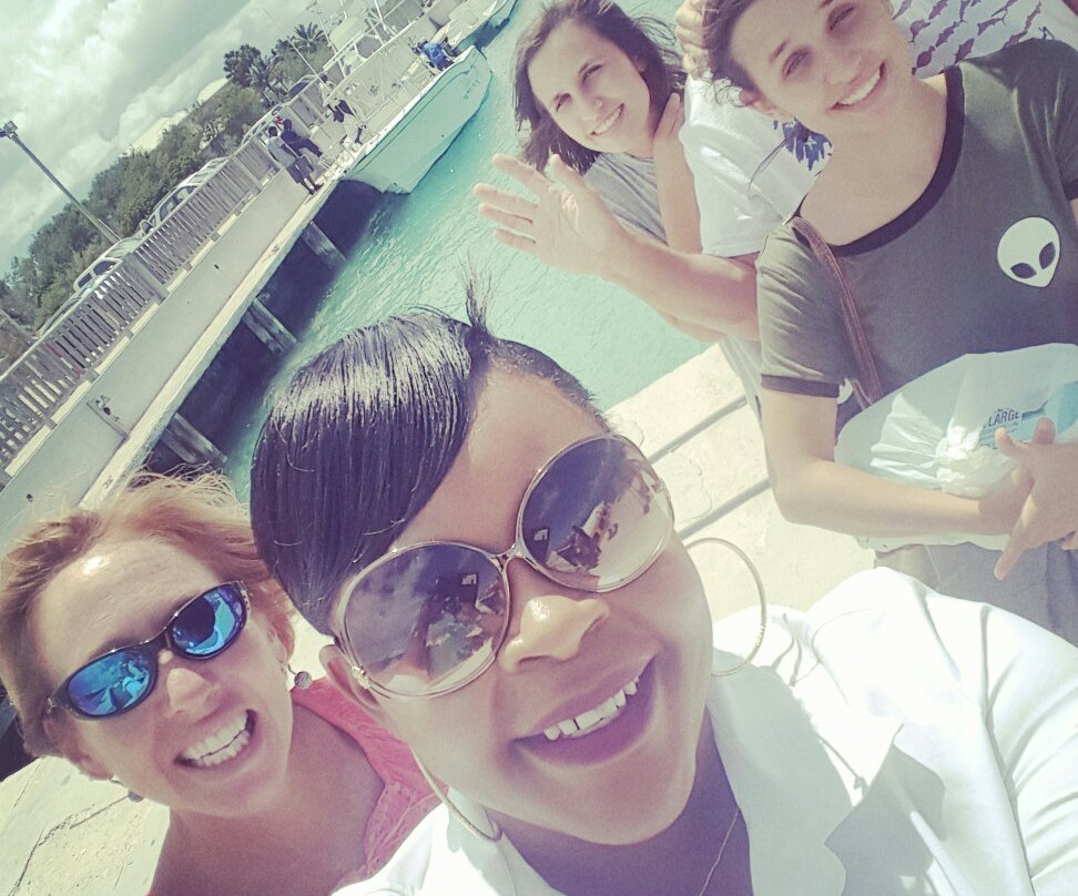 Unique Taxi & VIP Services-普罗维登西亚莱斯必去景点