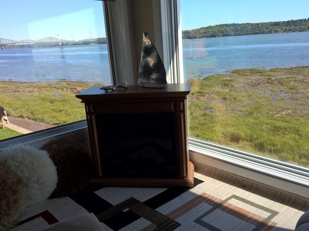 Au Bord du Fleuve主图