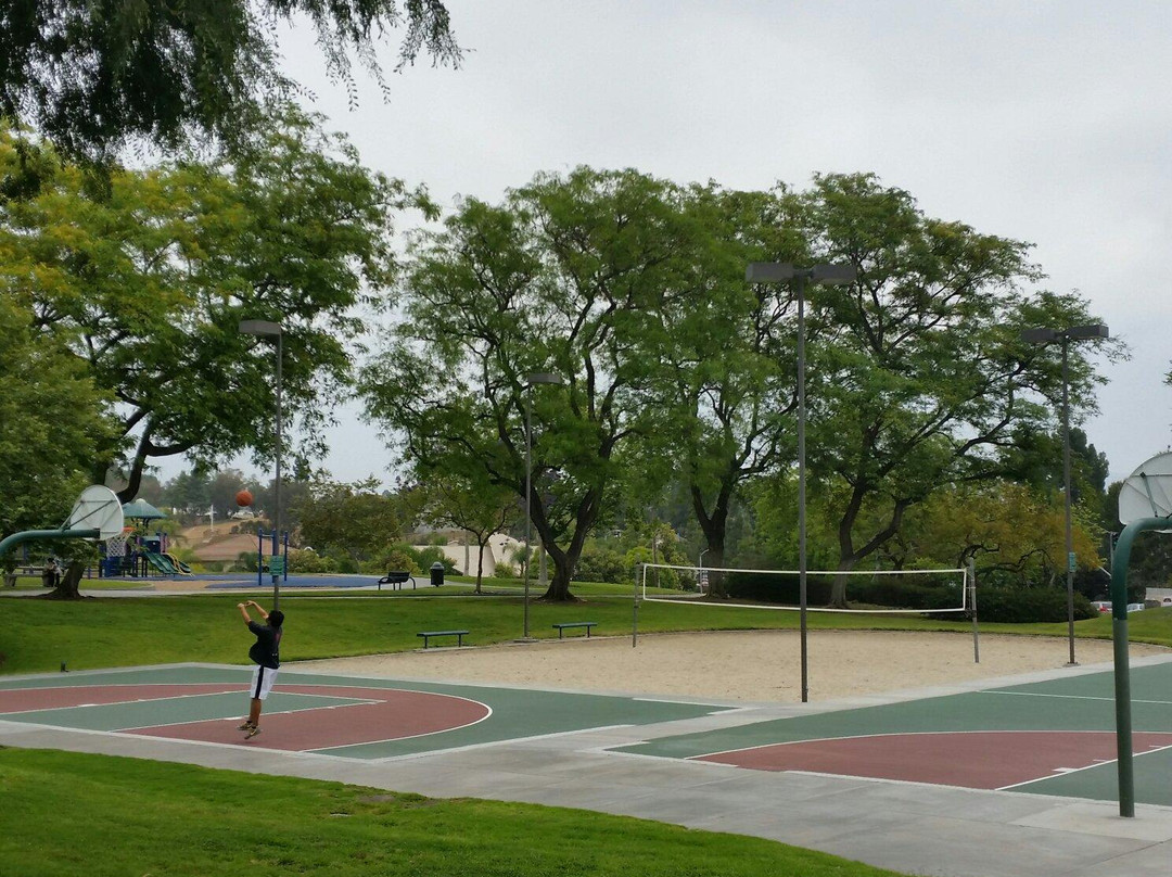 Jessamyn West Park-约巴林达必去景点