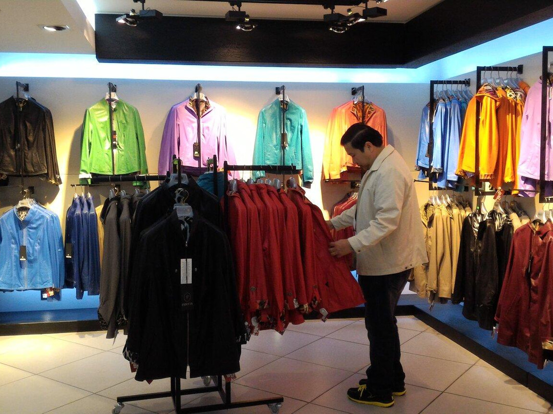 Emelda Leather & Fur-塞尔丘克必去景点