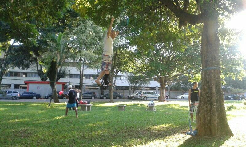 Praça Mamonas Assassinas-瓜鲁柳斯必去景点