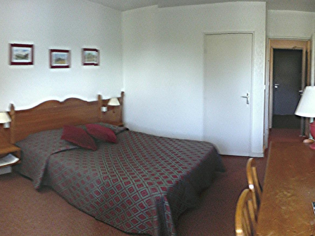 Hotel Les Jardins du Forez主图