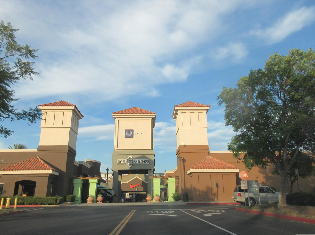 Outlets at Lake Elsinore-埃尔西诺湖必去景点