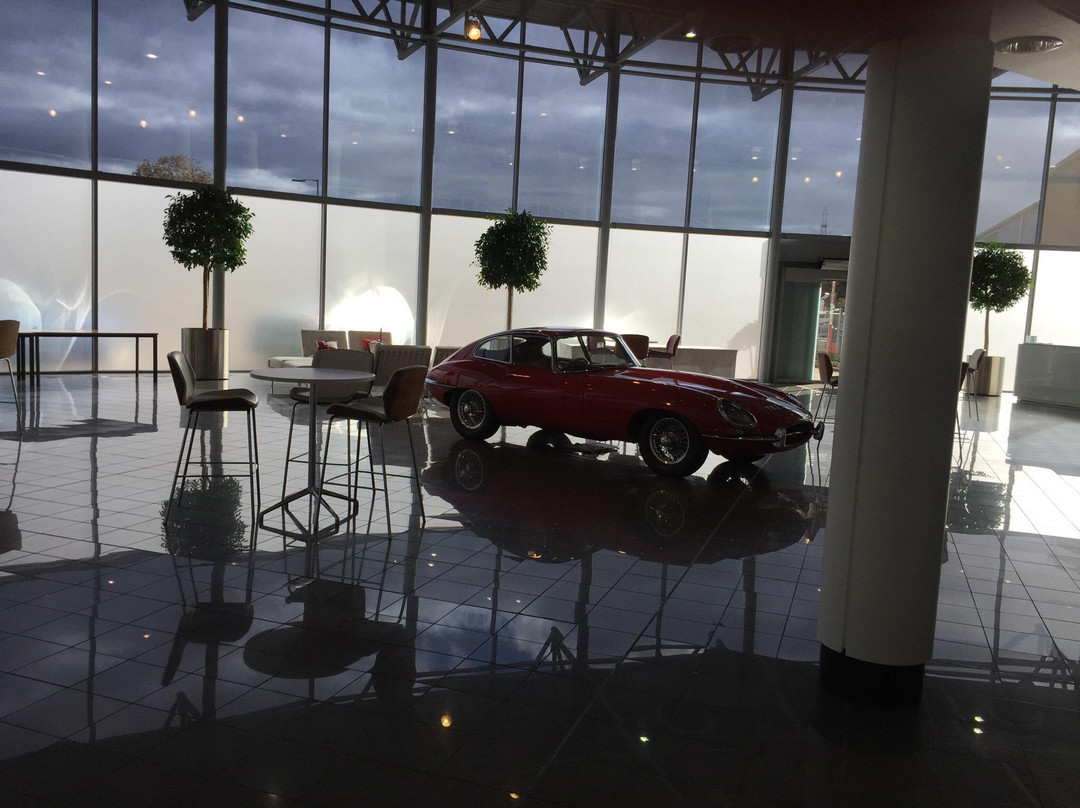Jaguar Factory Tour景点图片