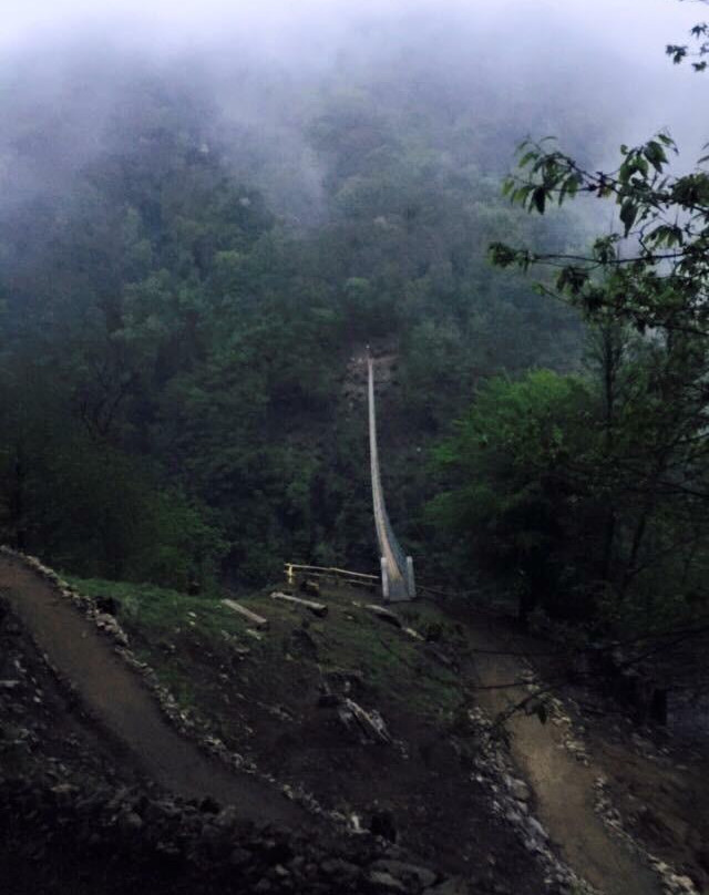 Tibetan bridge "Carasc"景点图片