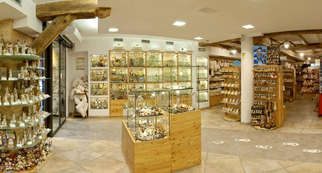 El Corambrero Souvenir & Antiques-利维尼奥必去景点