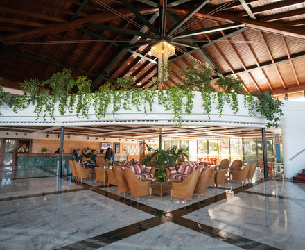 布劳科洛尼亚圣霍尔迪水疗度假酒店