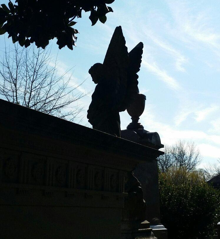 Mount Holly Cemetery-小石城必去景点