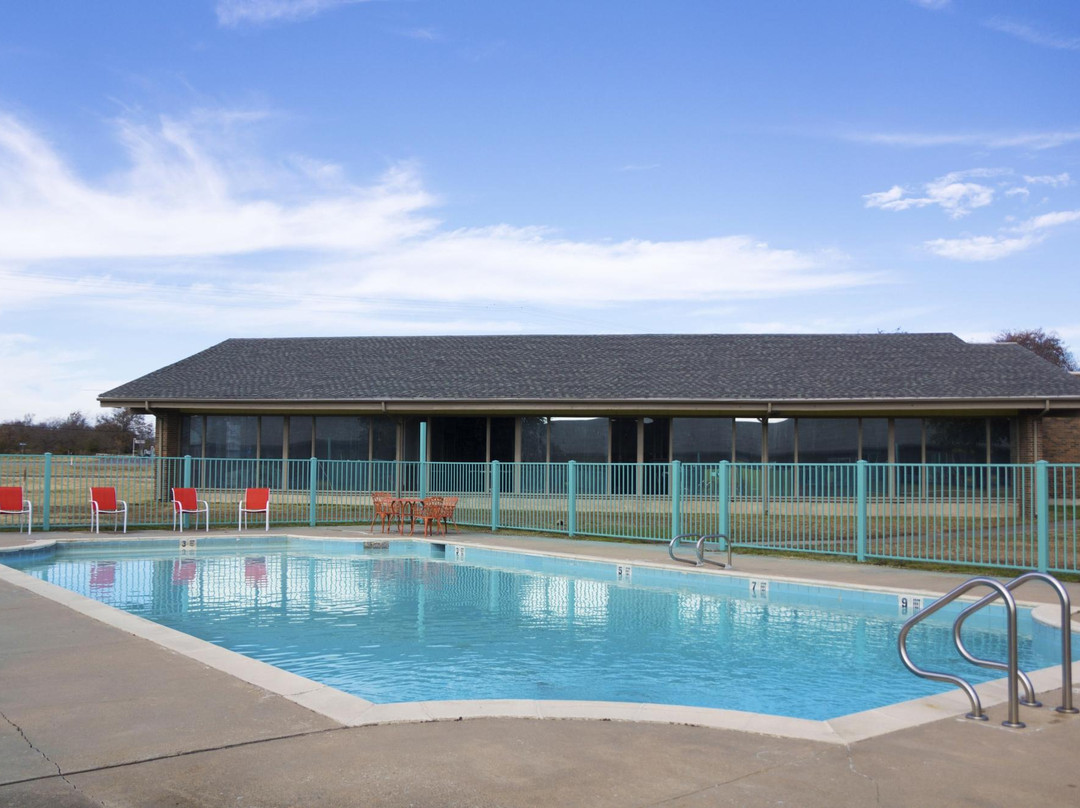 Lion's Den Hotel