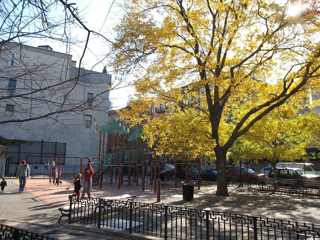 Hell's Kitchen & Clinton Dog Run-纽约市必去景点