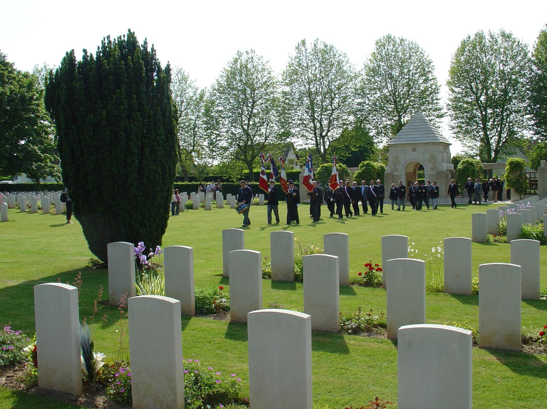 La Delivrande War Cemetery景点图片