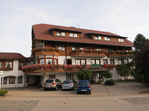 穆特泽尔酒店主图