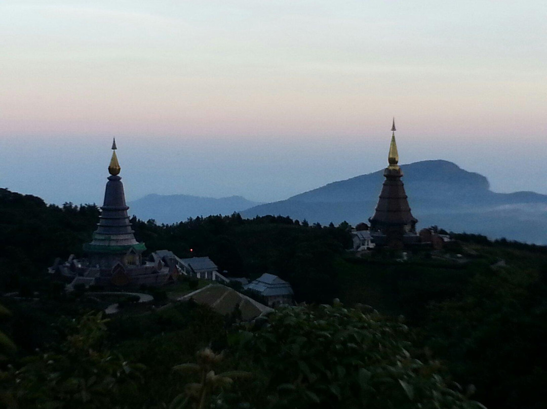 Phra Maha Dhatu Naphamethinidon and Naphaphonphumisiri Pagoda-茵他侬国家公园必去景点