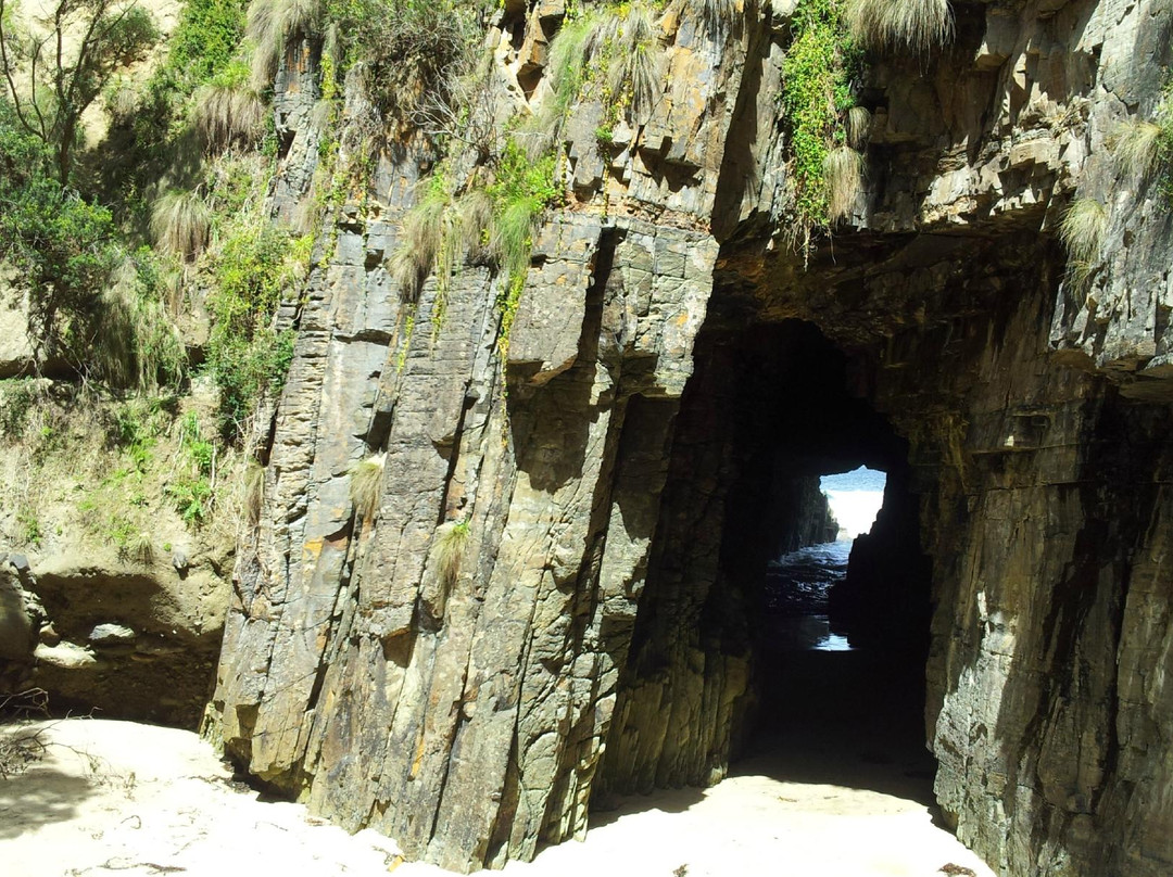 Remarkable Cave-亚瑟港必去景点