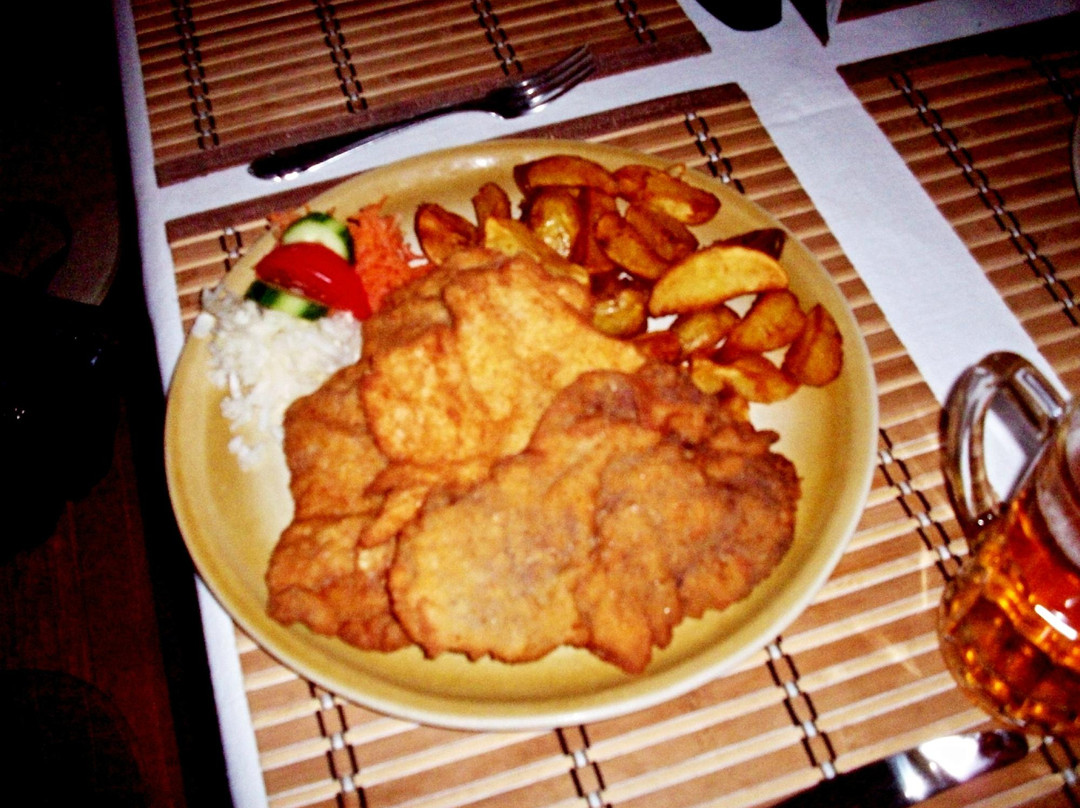 Strani餐馆和美食-Koliba Drietomica