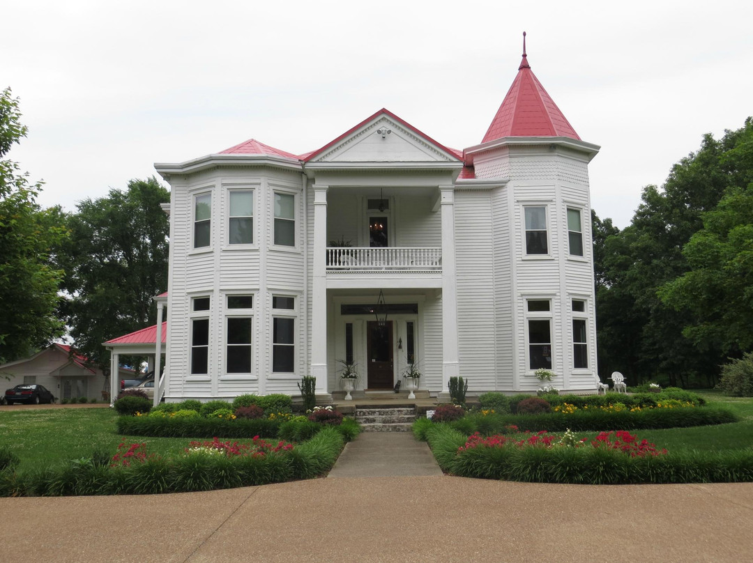 The Manor at Twin Oaks Bed and Breakfast主图